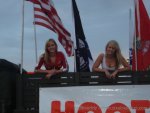 hooters_019_596.jpg